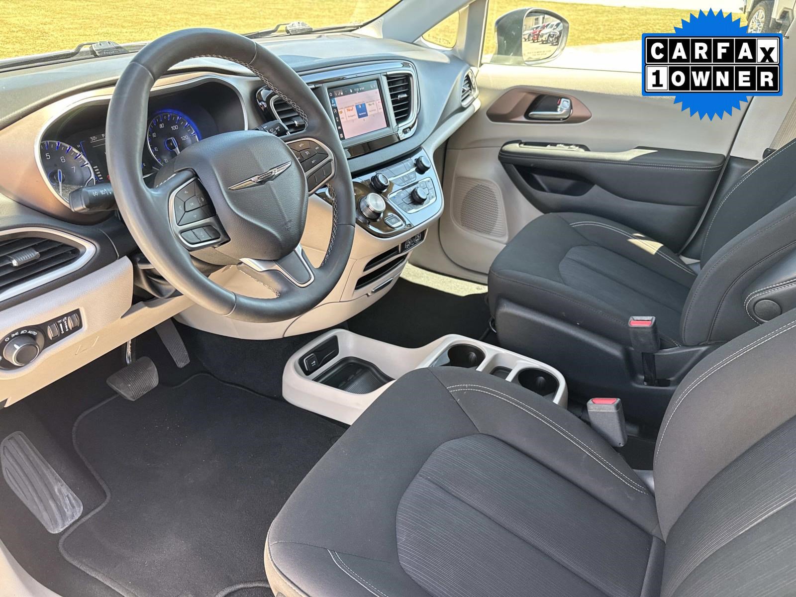 Used 2024 Chrysler Voyager LX image 23