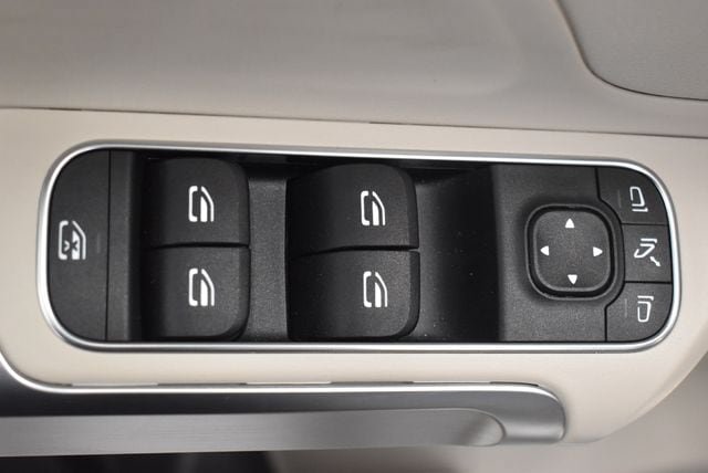 New 2026 Mercedes-Benz GLB 250 4MATIC image 21