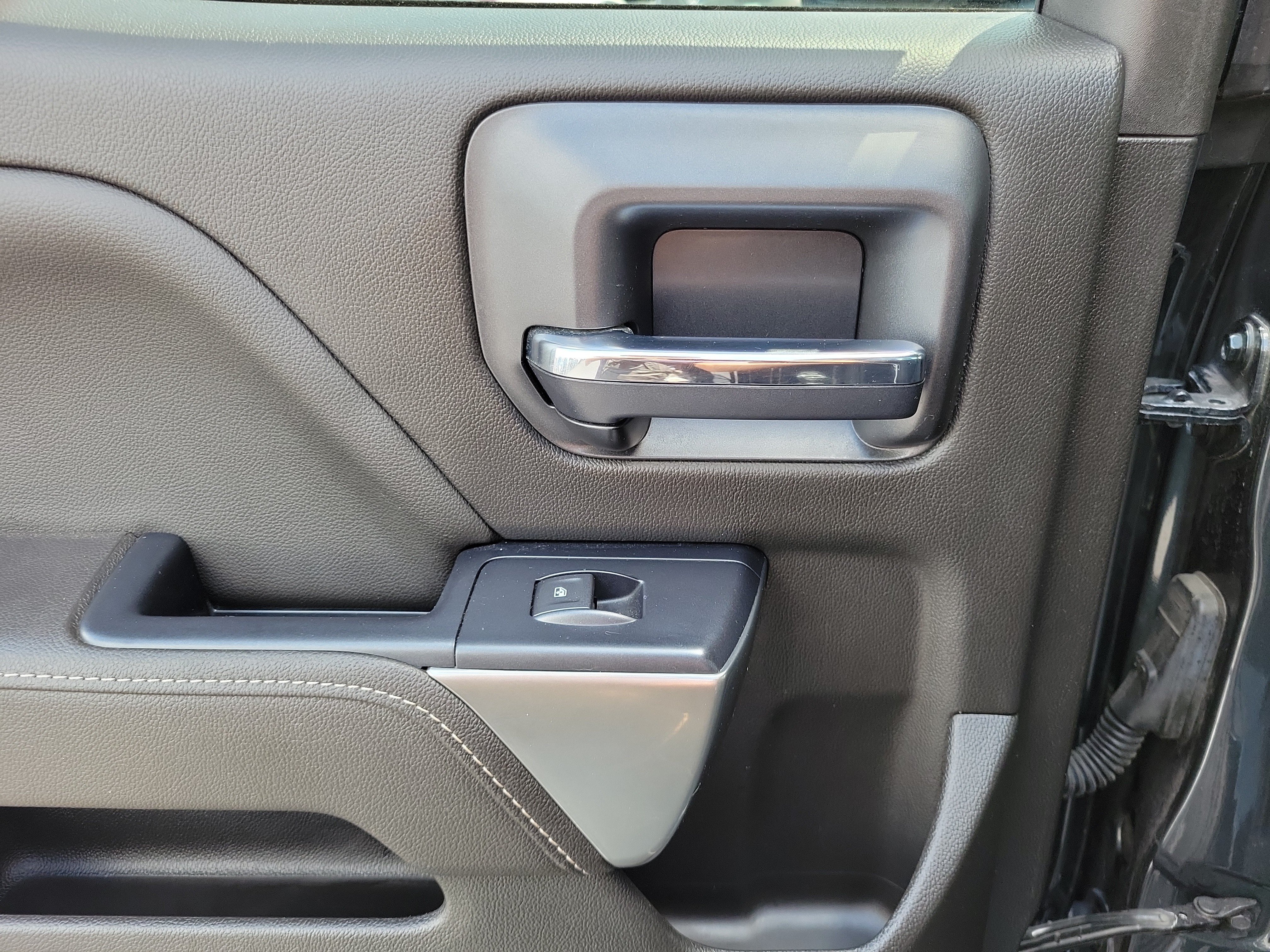 Used 2018 Chevrolet Silverado 1500 LT w/ All Star Edition AWD/4WD image 12