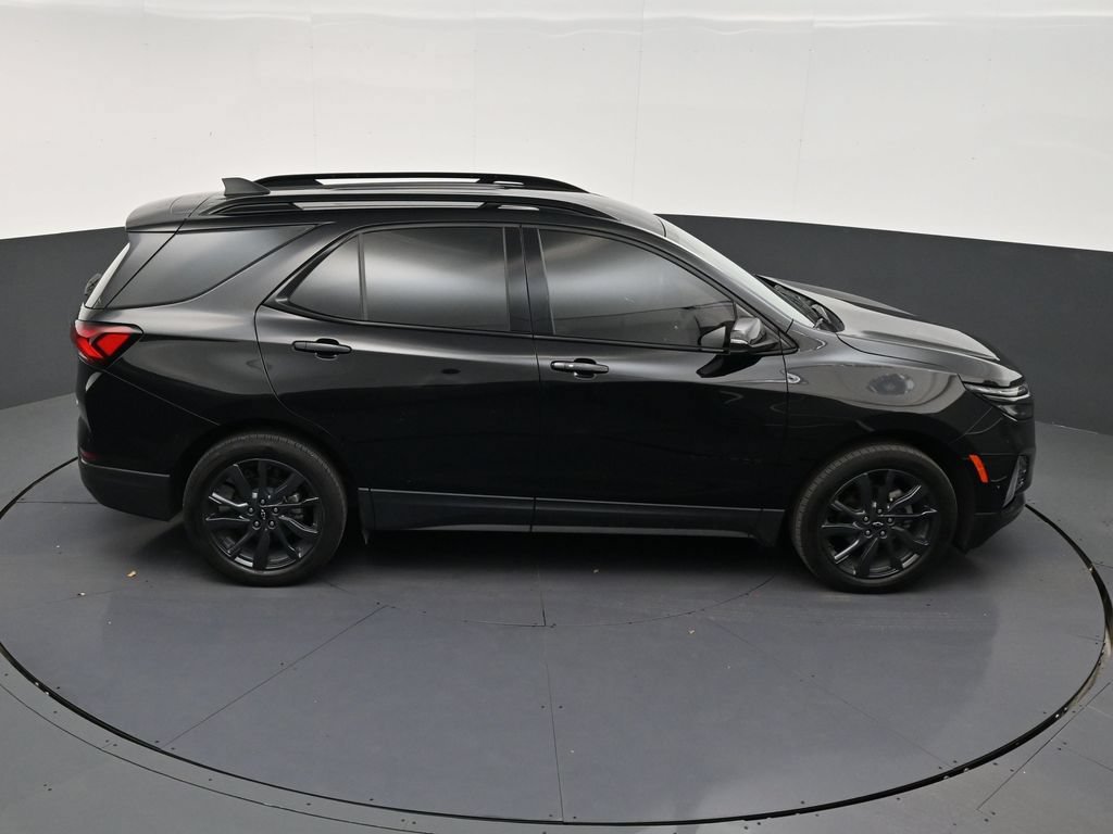 Used 2023 Chevrolet Equinox RS w/ RS Leather Package FWD image 17