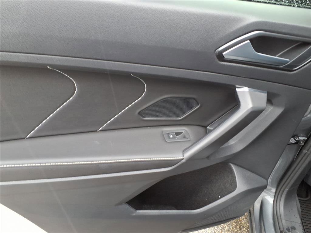 Used 2023 Volkswagen Tiguan SE R-Line image 34