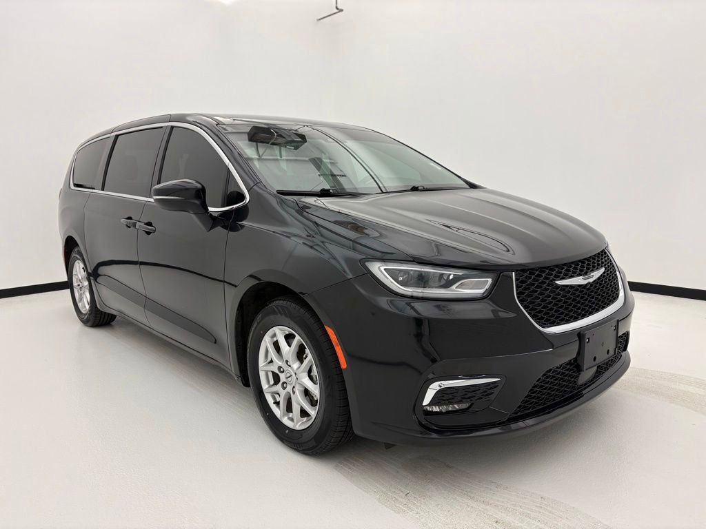 Used 2023 Chrysler Pacifica Touring-L FWD image 15