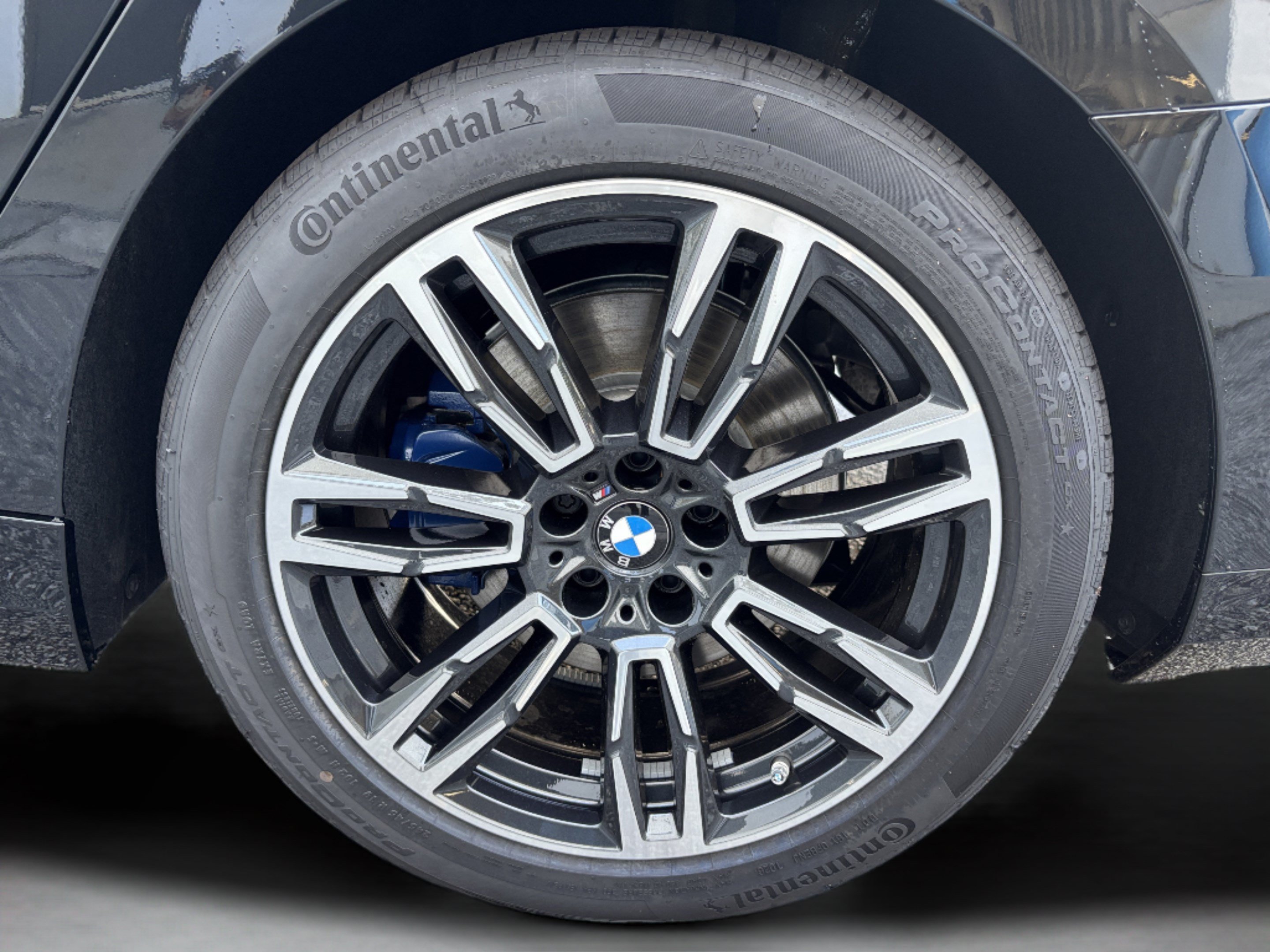 Used 2027 BMW 530i w/ M Sport Package RWD image 32