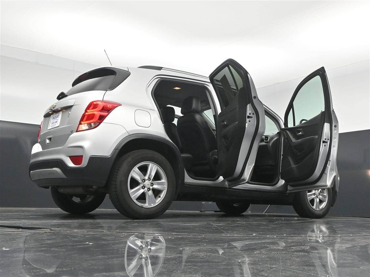Used 2018 Chevrolet Trax LT w/ LT Convenience Package FWD image 40
