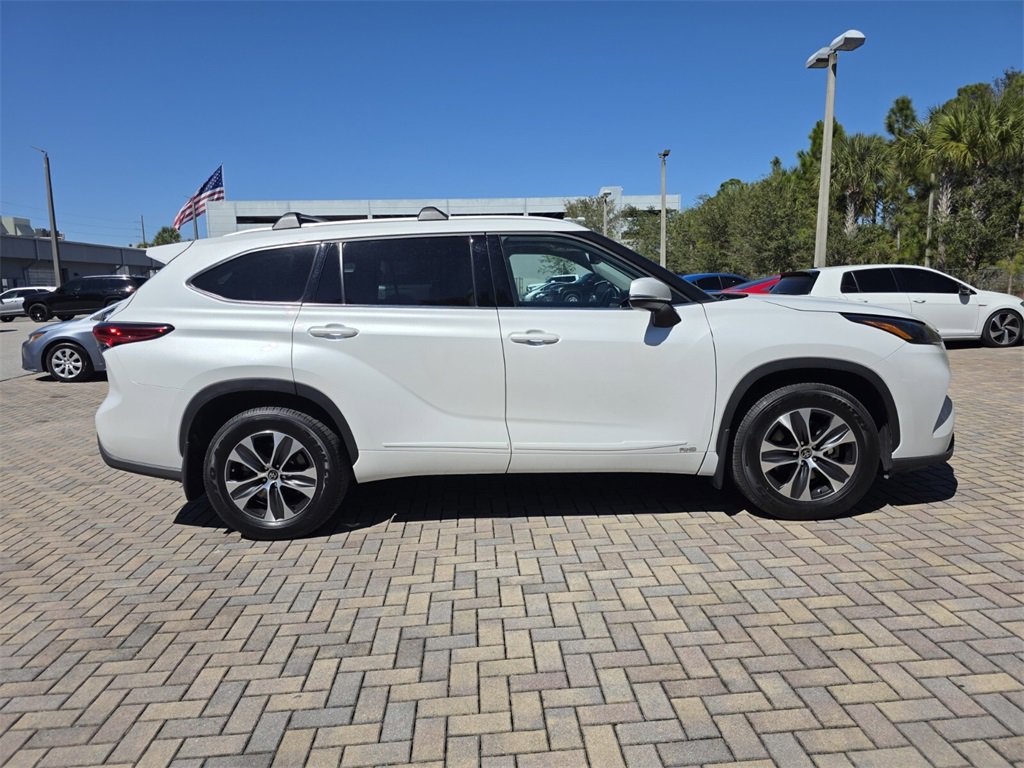 Certified 2022 Toyota Highlander XLE image 12