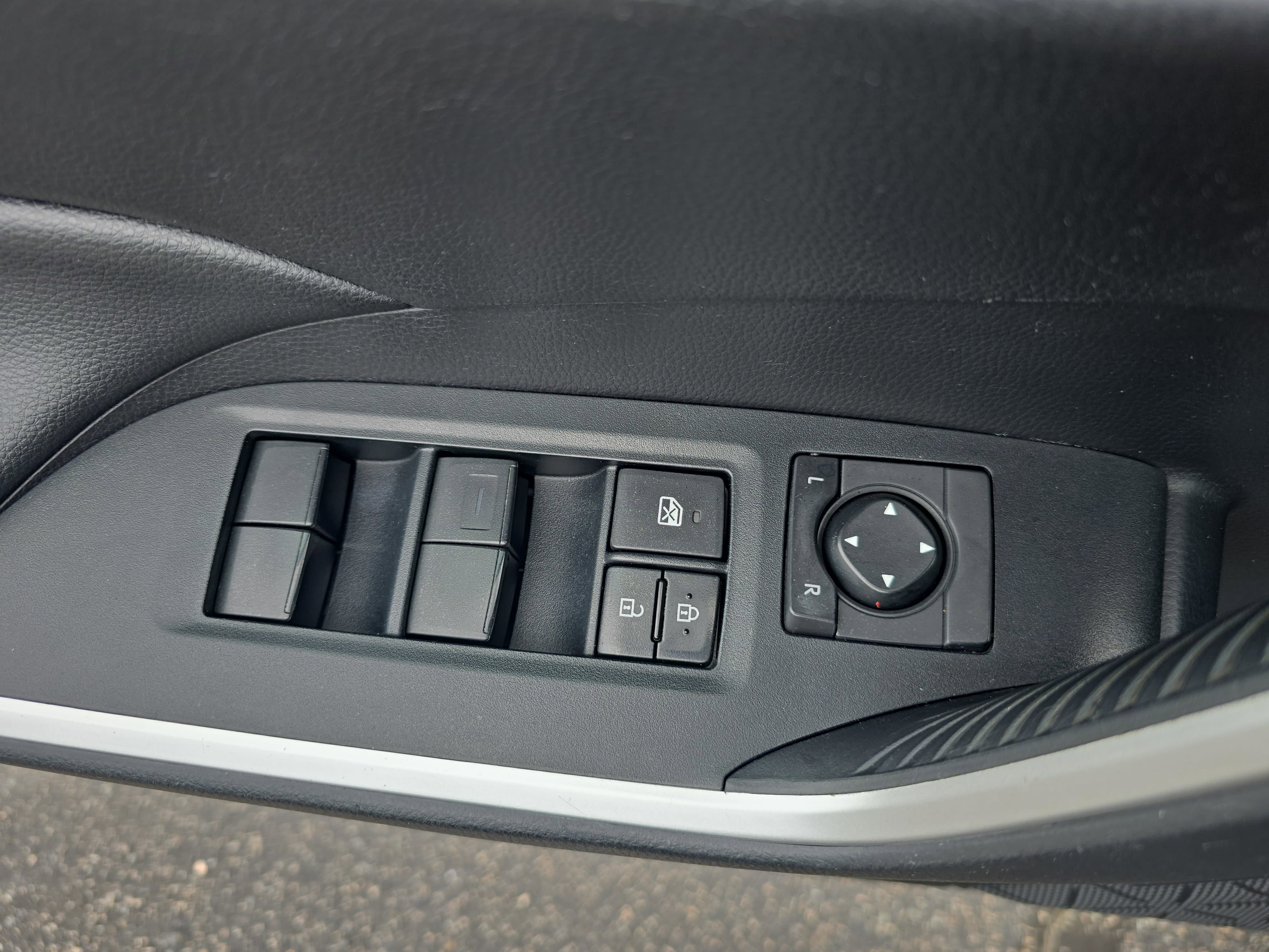 Used 2020 Toyota RAV4 LE FWD image 26