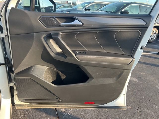 Used 2023 Volkswagen Tiguan SE image 34