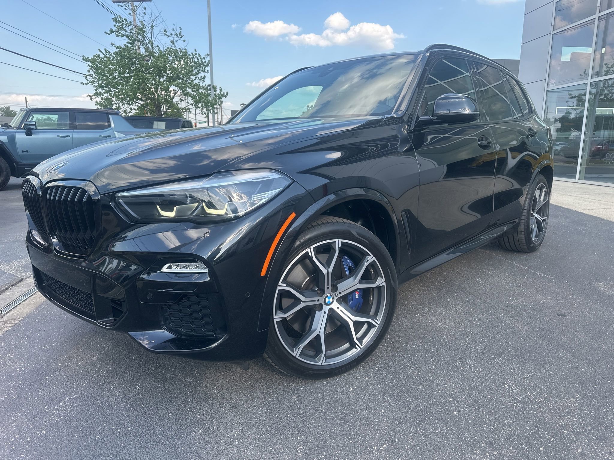 Used 2020 BMW X5 xDrive40i w/ M Sport Package AWD/4WD image 1