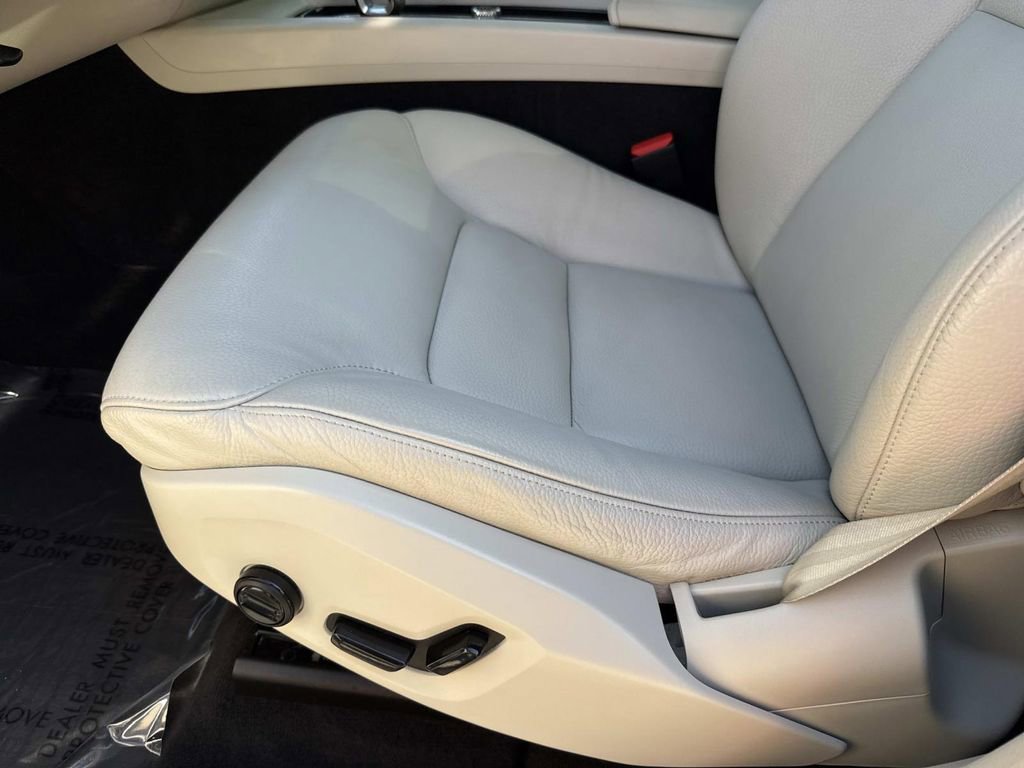 Used 2022 Volvo XC60 B5 Momentum w/ Climate Package image 28
