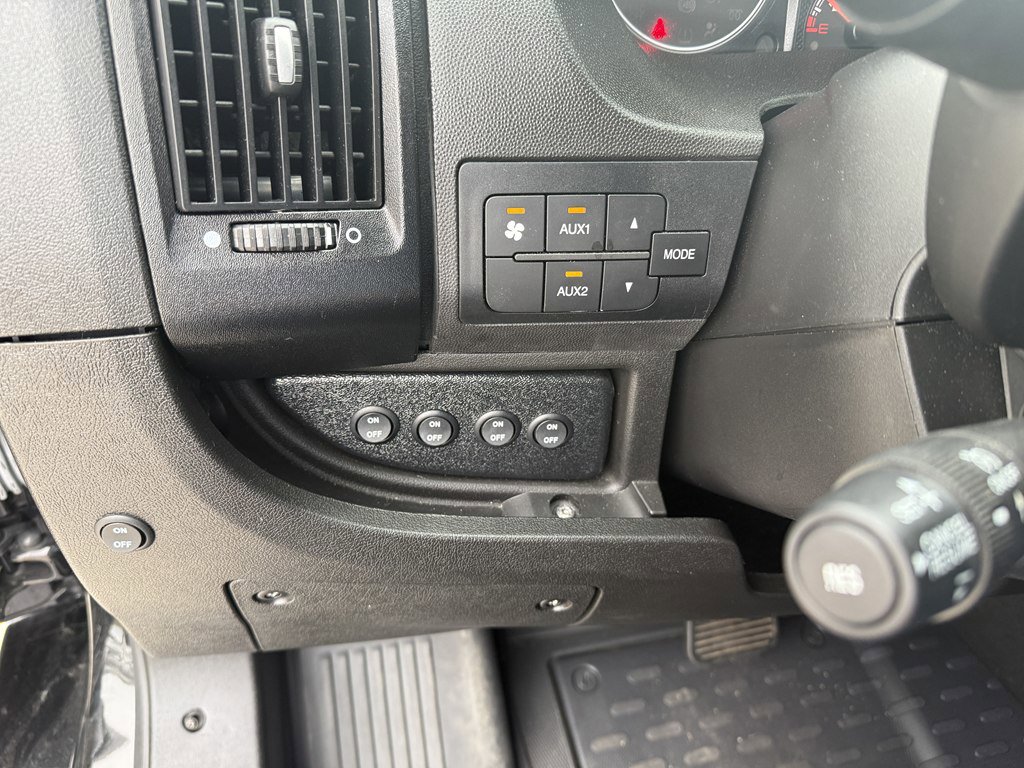 Used 2021 RAM ProMaster 2500 w/ Premium Appearance Group FWD image 18