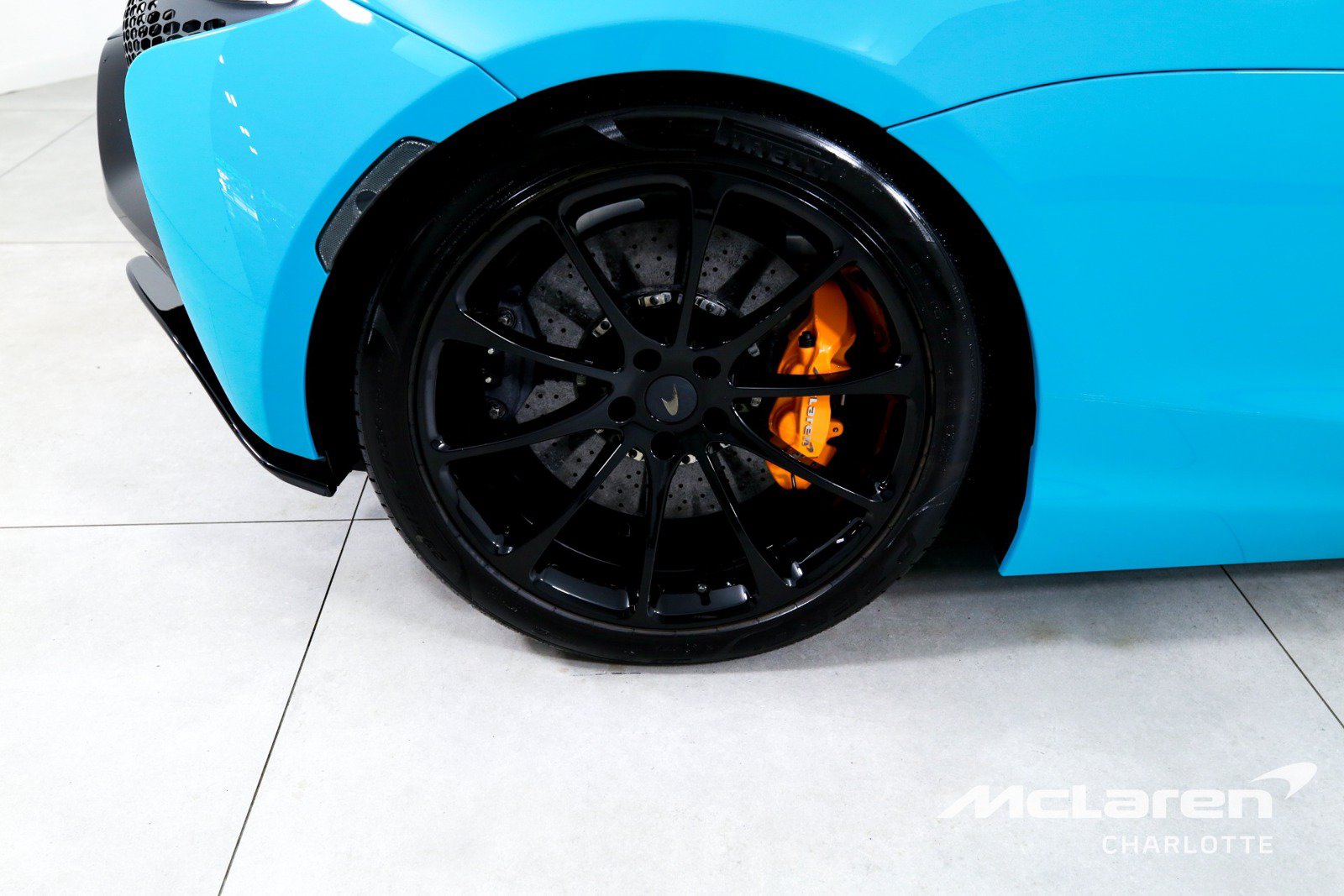 Used 2025 McLaren Artura Spider RWD image 23