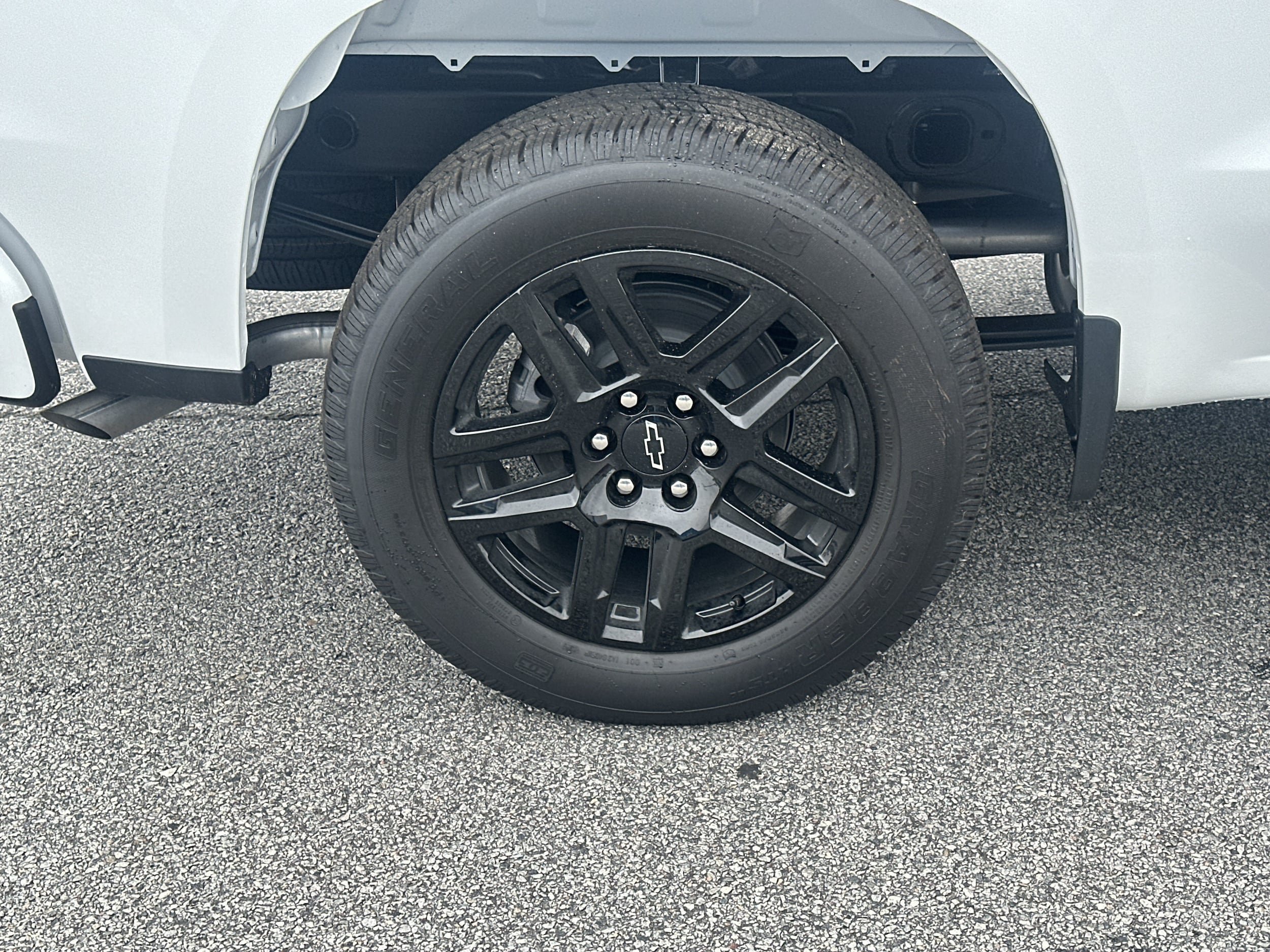 New 2026 Chevrolet Silverado 1500 RST w/ LPO, Dark Essentials Package AWD/4WD image 17