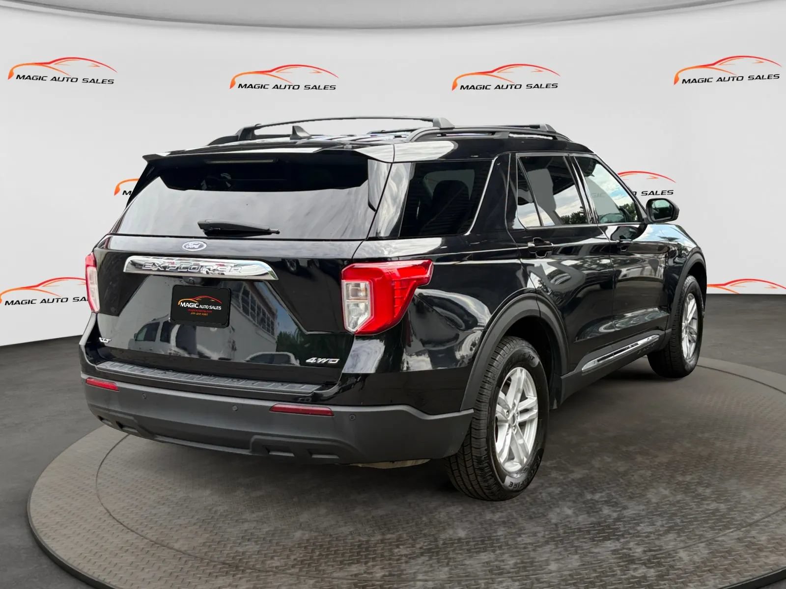 Used 2021 Ford Explorer XLT AWD/4WD image 10
