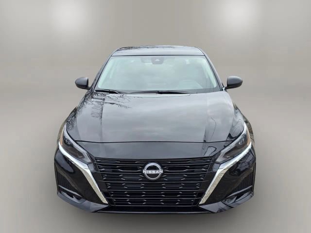 Used 2025 Nissan Altima 2.5 SV image 2