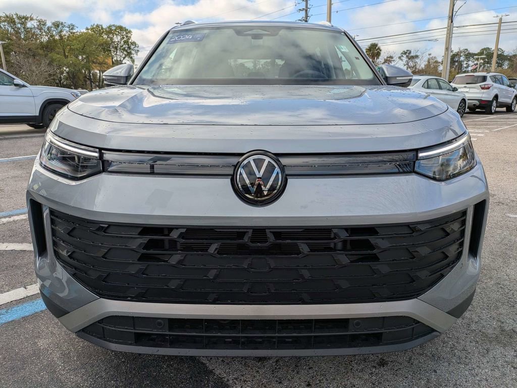 Certified 2025 Volkswagen Tiguan S w/ 18" Wheel Package image 9