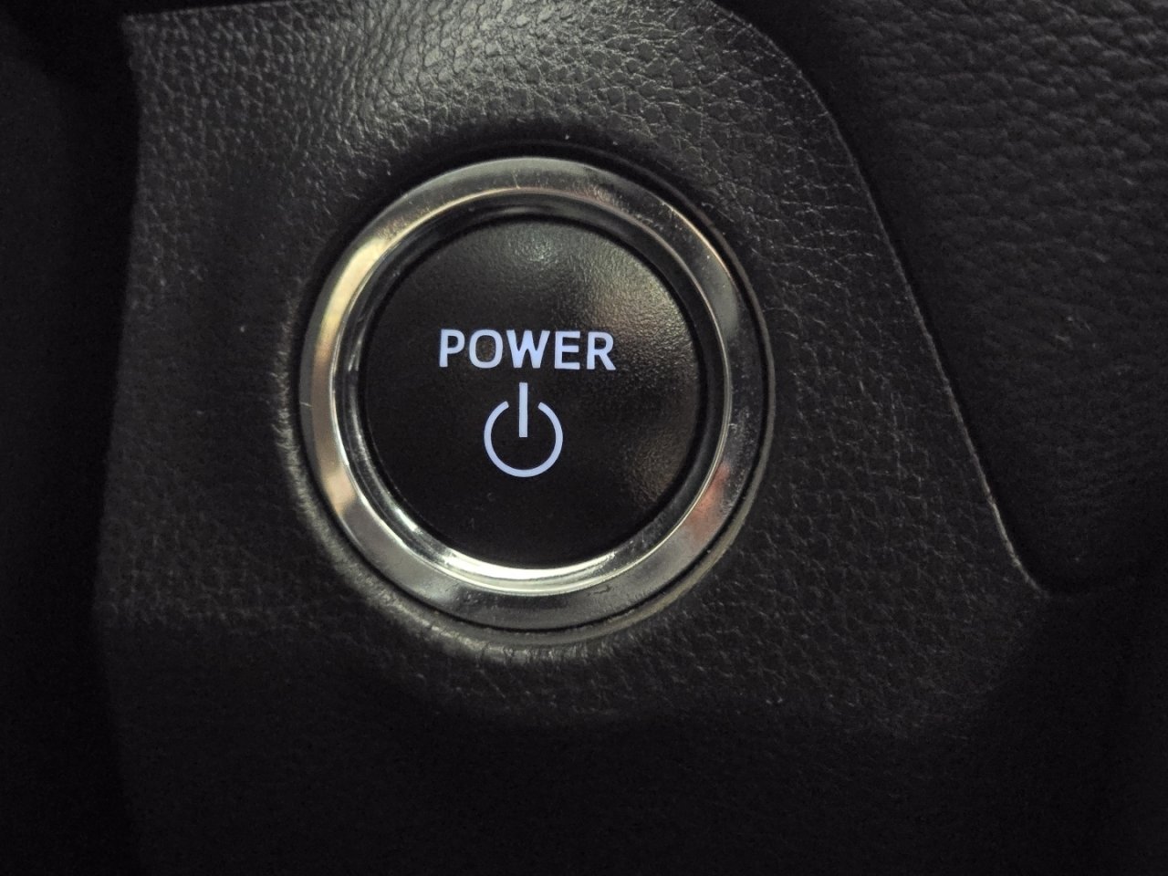 Used 2023 Toyota RAV4 Limited AWD/4WD image 33