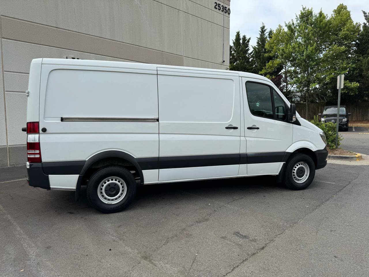 Used 2017 Mercedes-Benz Sprinter 2500 image 4