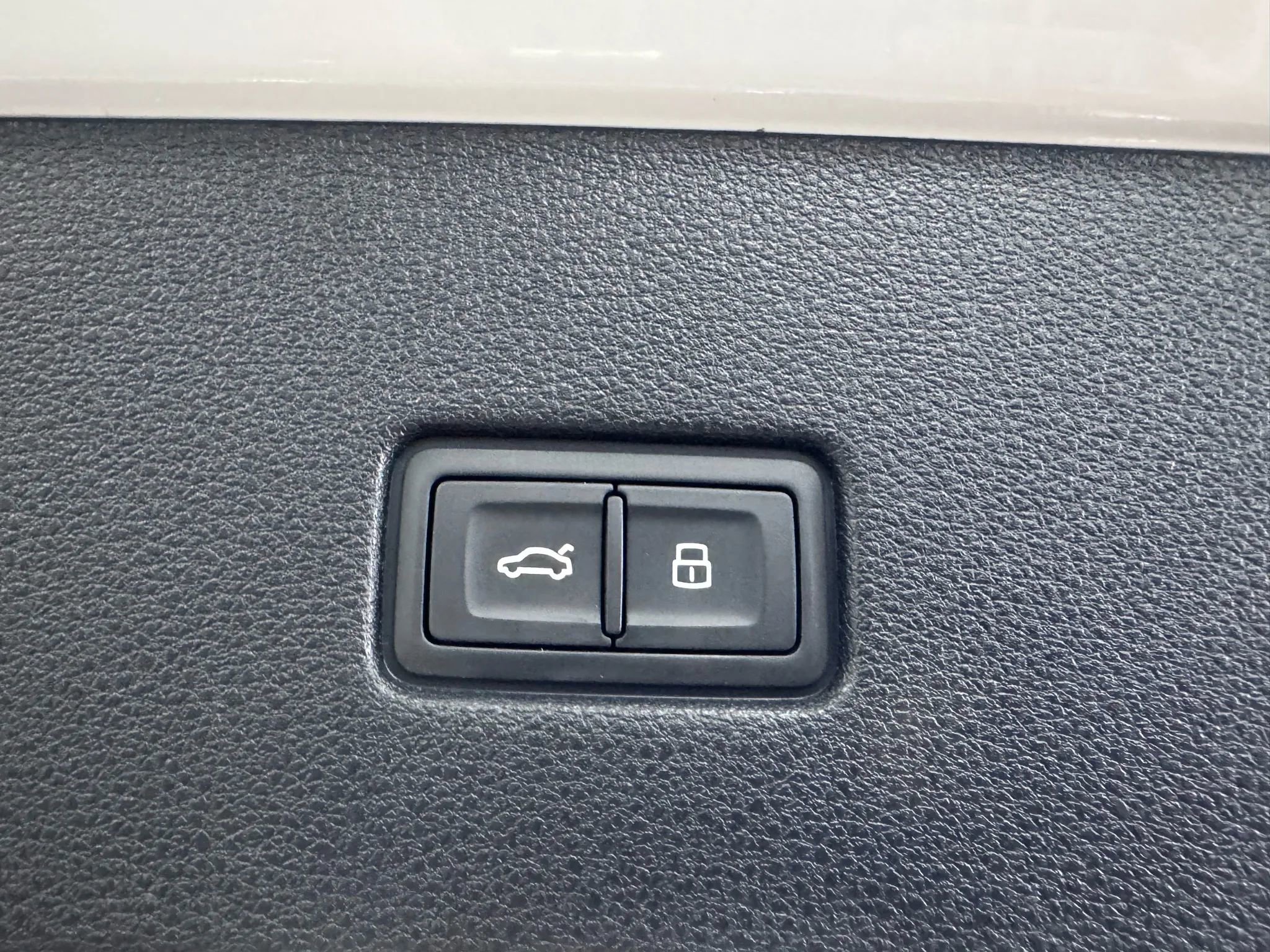 Used 2019 Audi Q8 Premium w/ Convenience Package image 20