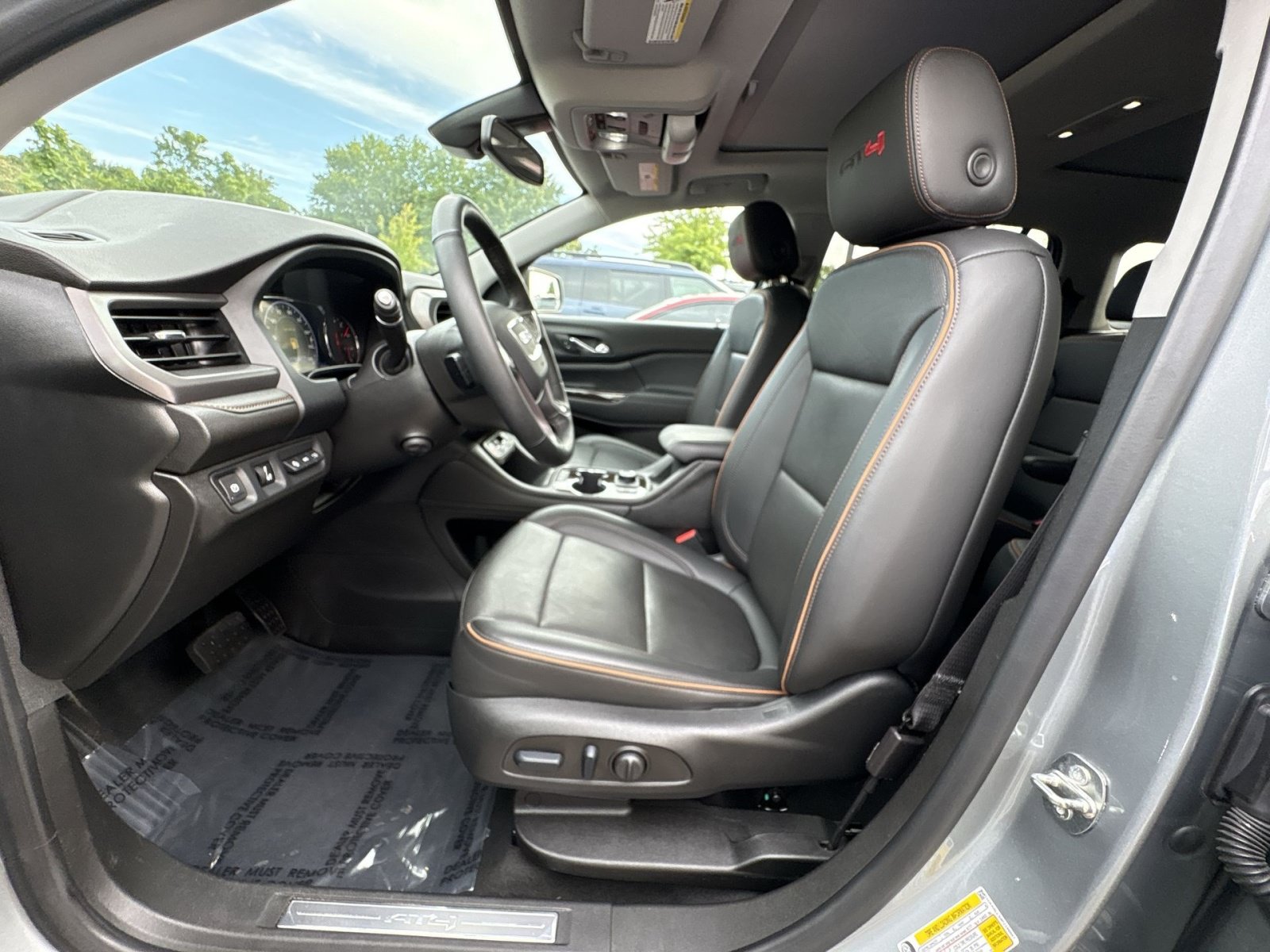 Used 2023 GMC Acadia AT4 w/ Technology Package AWD/4WD image 10