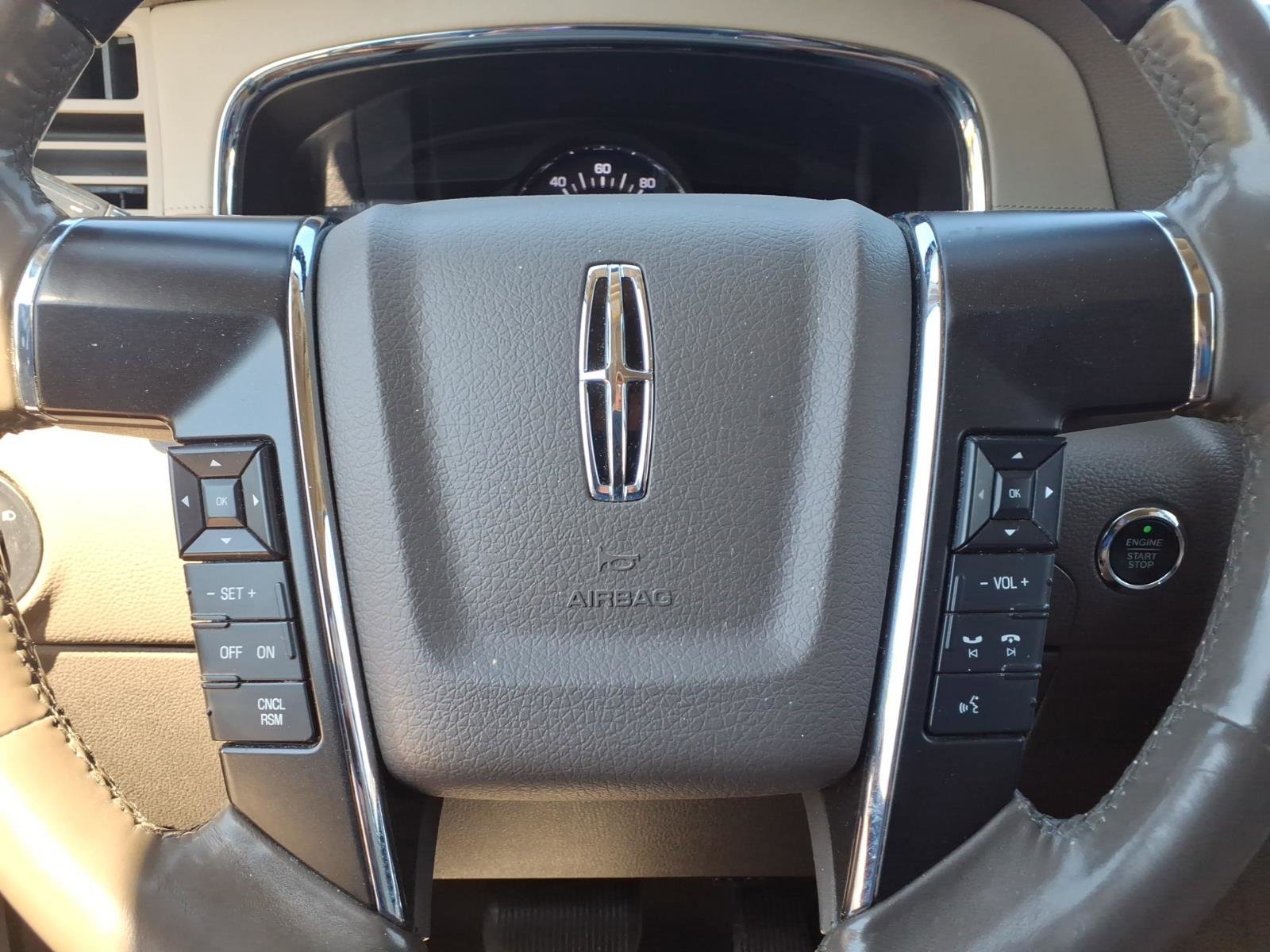 Used 2017 Lincoln Navigator Select AWD/4WD image 16
