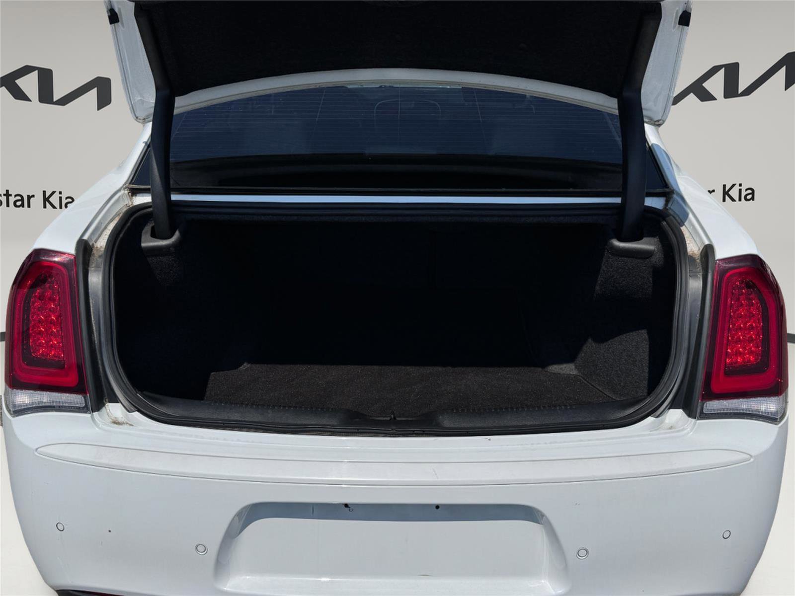 Used 2022 Chrysler 300 Touring L w/ Comfort Group image 22