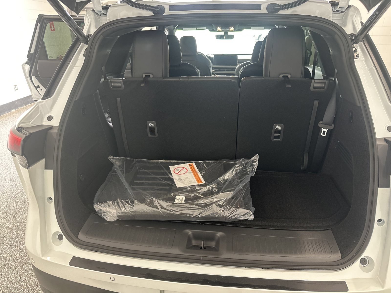 New 2027 INFINITI QX60 Sport w/ Dark Cargo Package AWD/4WD image 11