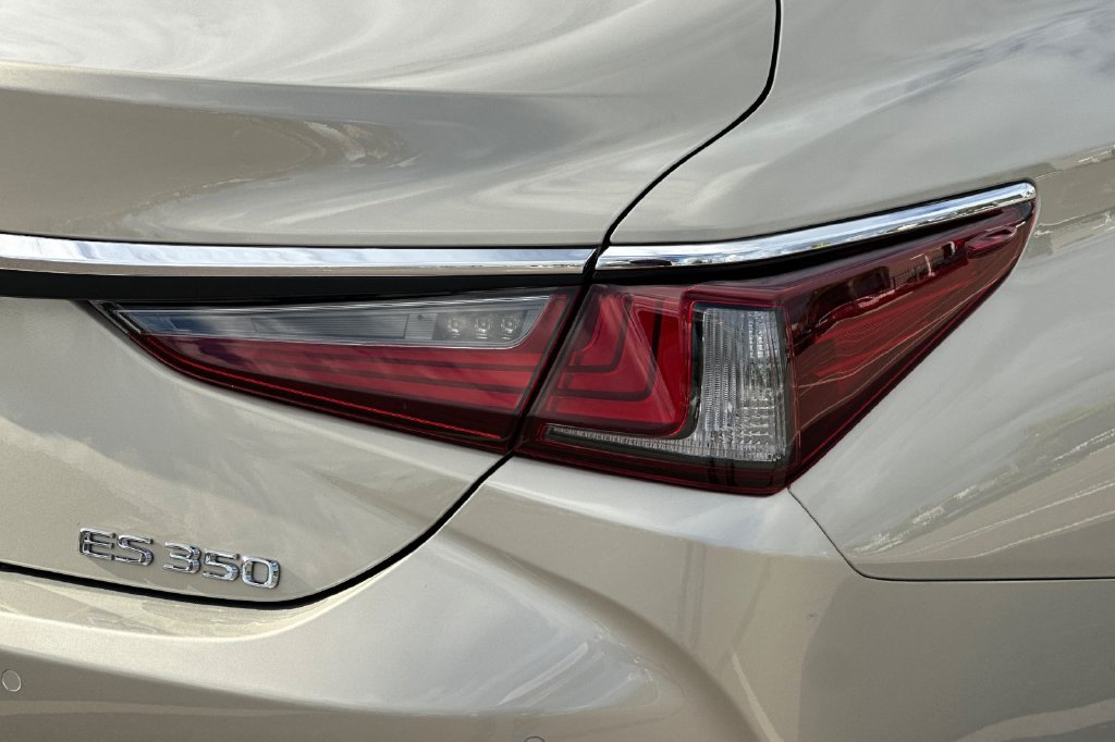 Certified 2024 Lexus ES 350 w/ Premium Package FWD image 25