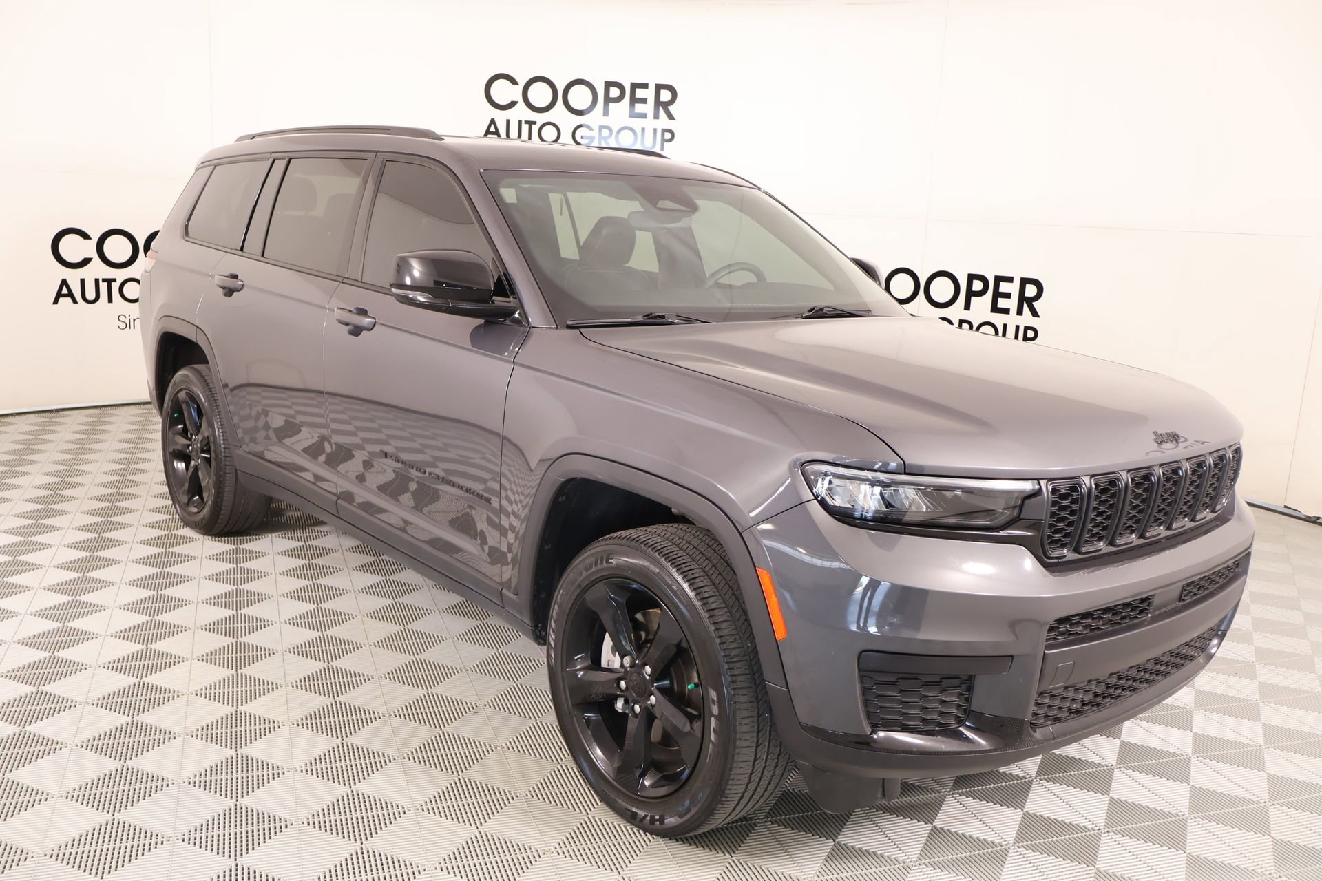 Used 2024 Jeep Grand Cherokee L Laredo
