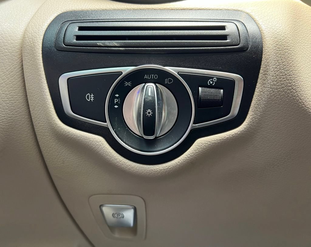 Used 2022 Mercedes-Benz GLC 300 4MATIC image 13