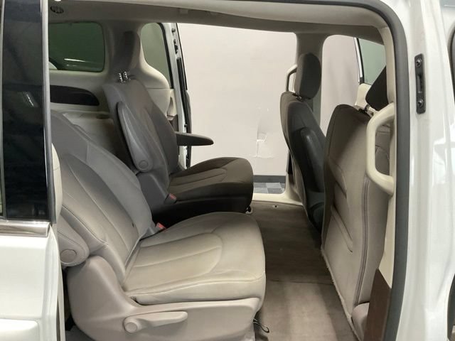 Used 2021 Chrysler Pacifica Touring FWD image 24