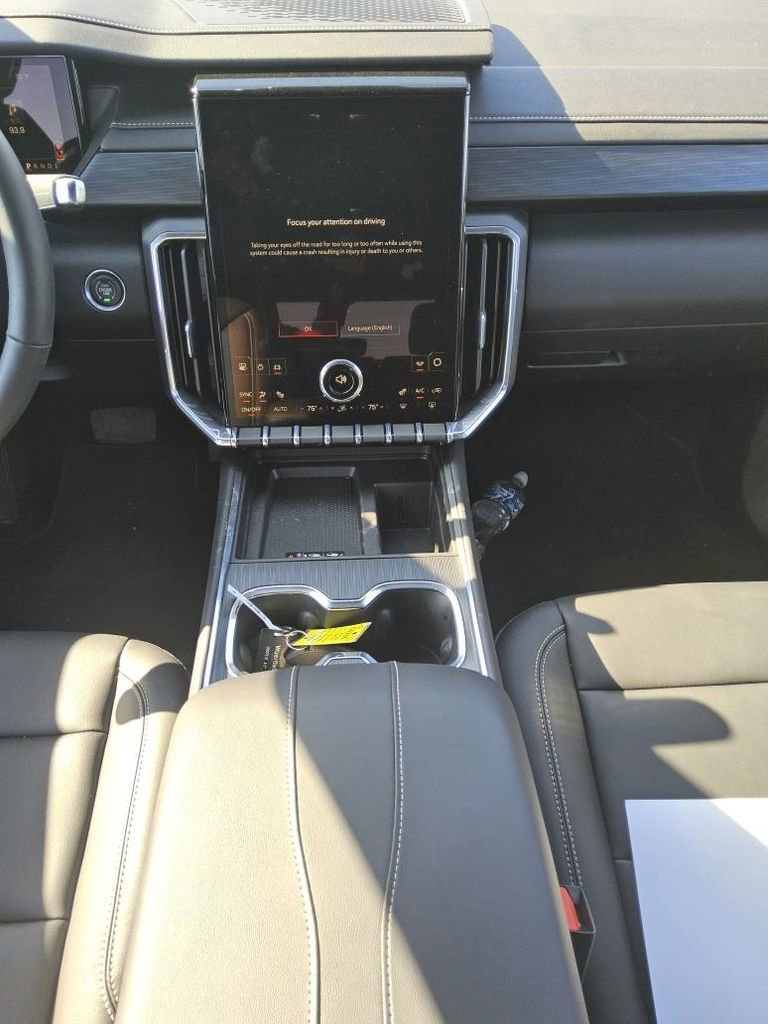Used 2026 GMC Acadia Elevation w/ Elevation Premium Package AWD/4WD image 4