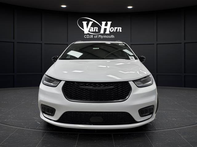 New 2026 Chrysler Pacifica Limited w/ Uconnect Theater Family Group image 13