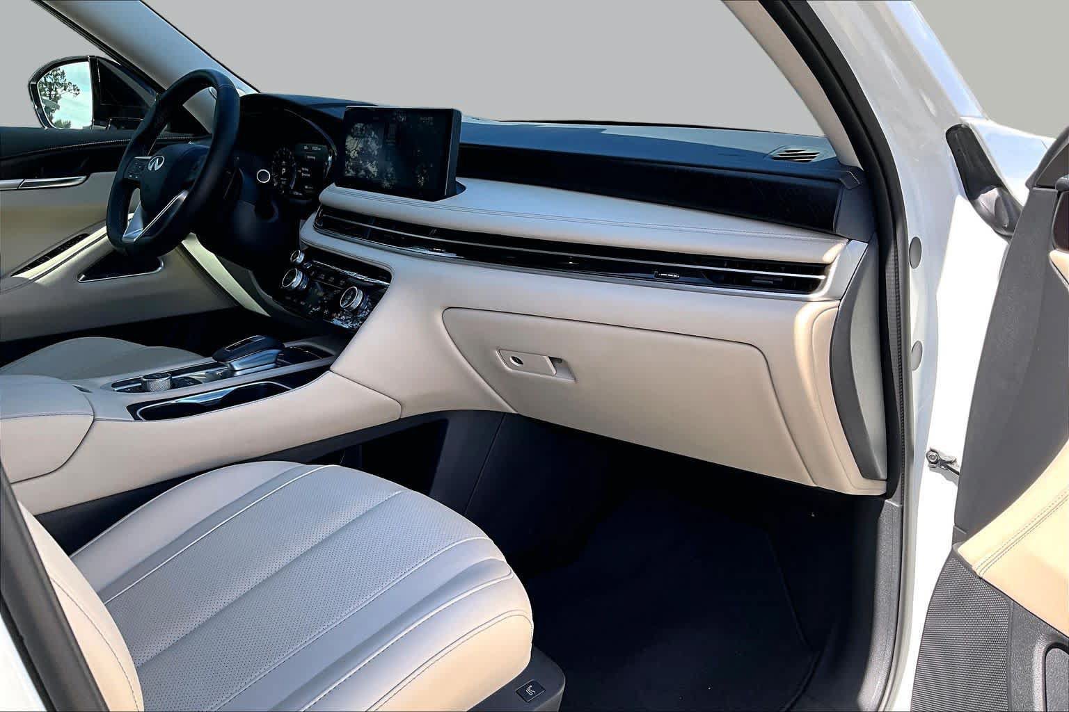 Used 2025 INFINITI QX60 Sensory w/ Vision Package AWD/4WD image 19