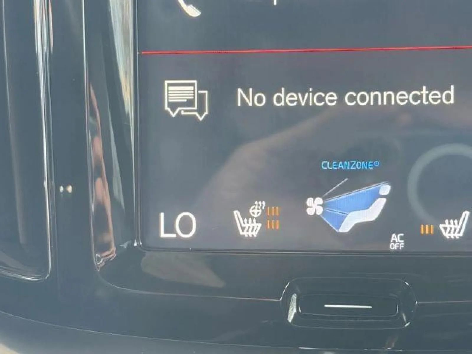 Used 2019 Volvo XC60 T5 Momentum w/ Multimedia Package AWD/4WD image 18