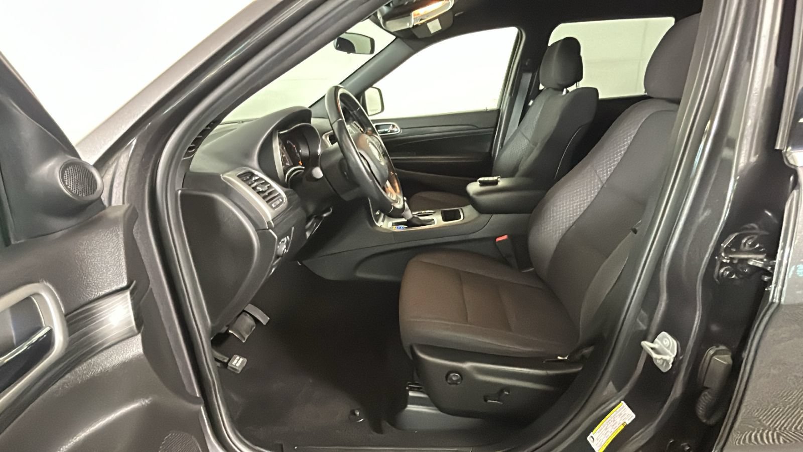 Used 2019 Jeep Grand Cherokee Laredo AWD/4WD image 12
