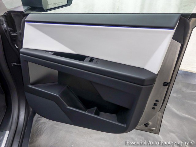 Used 2024 Tesla Cybertruck AWD Crew Cab image 40