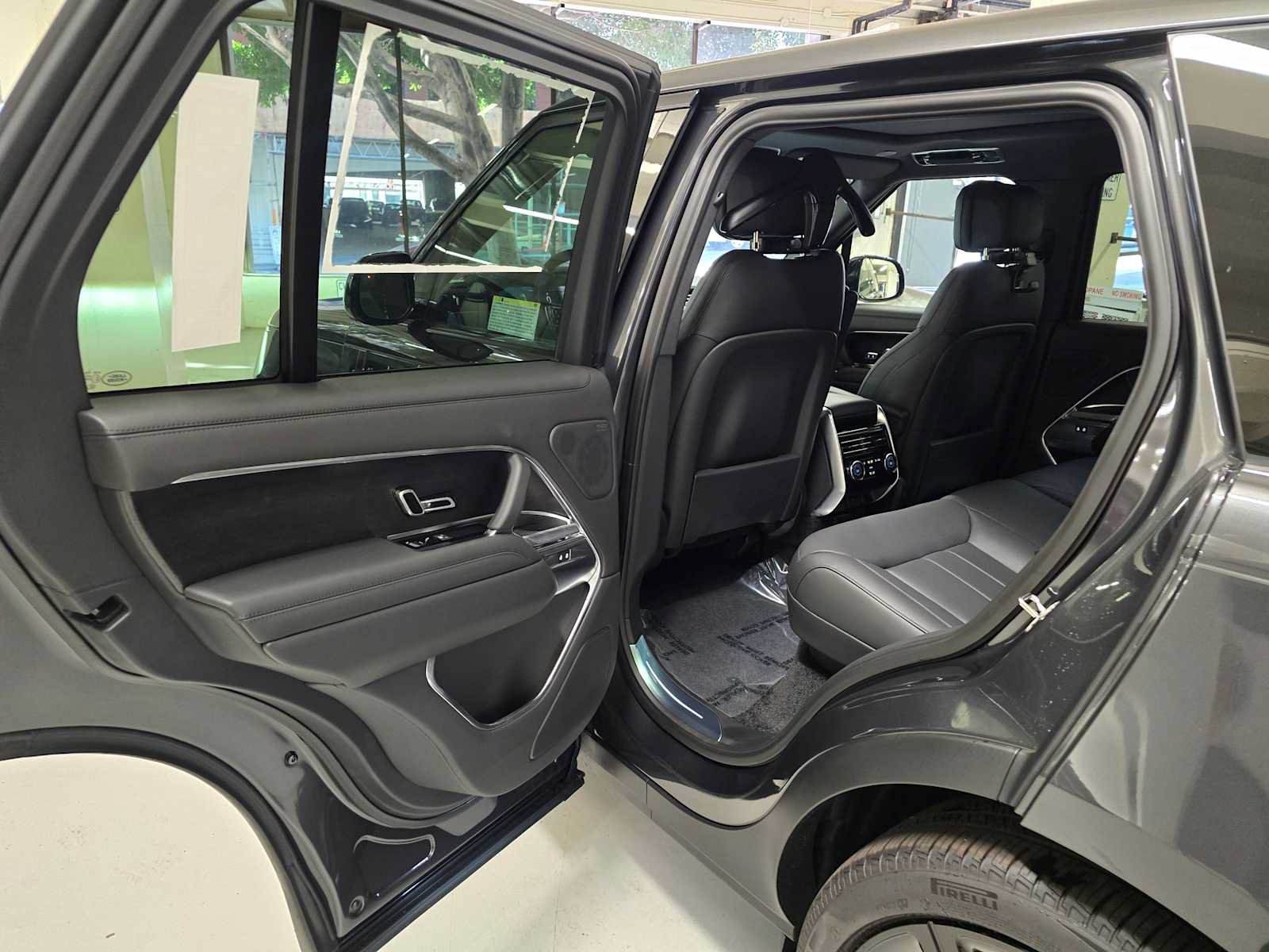 New 2026 Land Rover Range Rover SE AWD/4WD image 17
