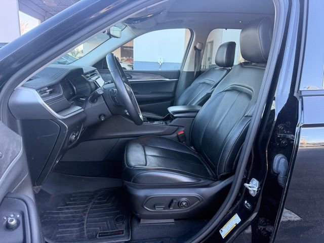 Used 2022 Jeep Grand Cherokee Limited w/ Luxury Tech Group II image 15