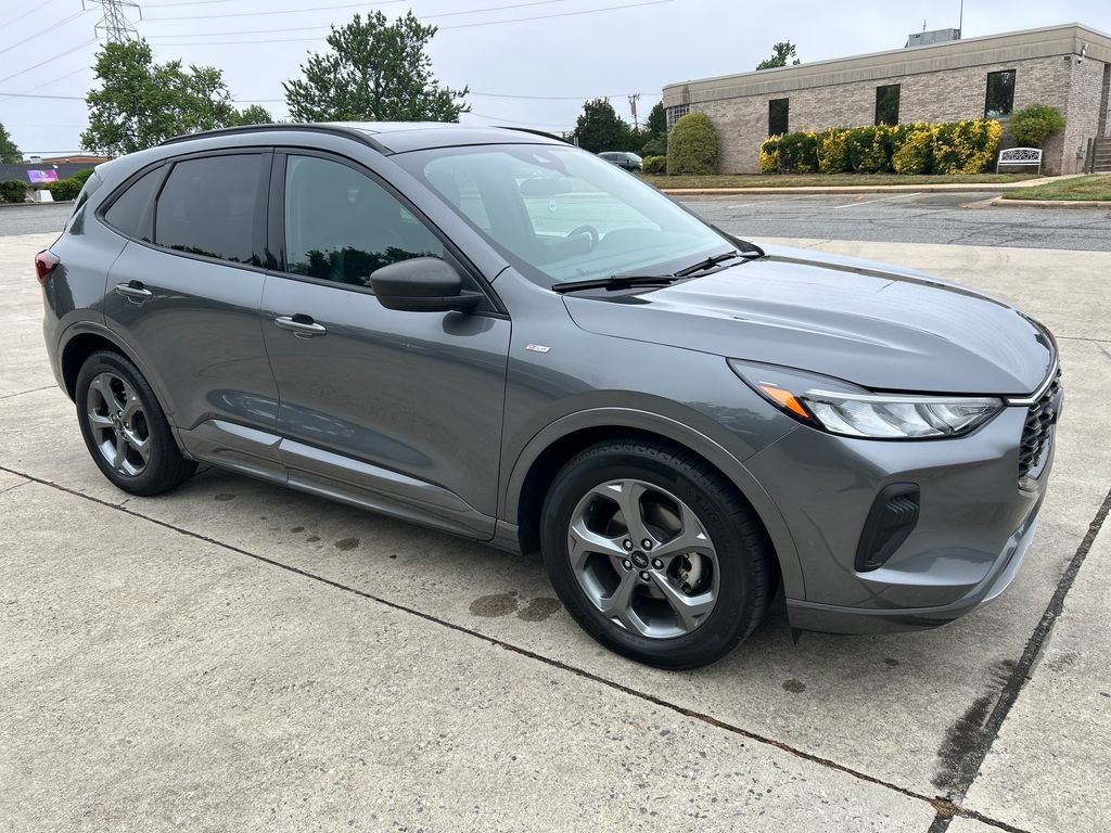 Used 2023 Ford Escape ST-Line w/ Tech Pack #1 FWD image 9