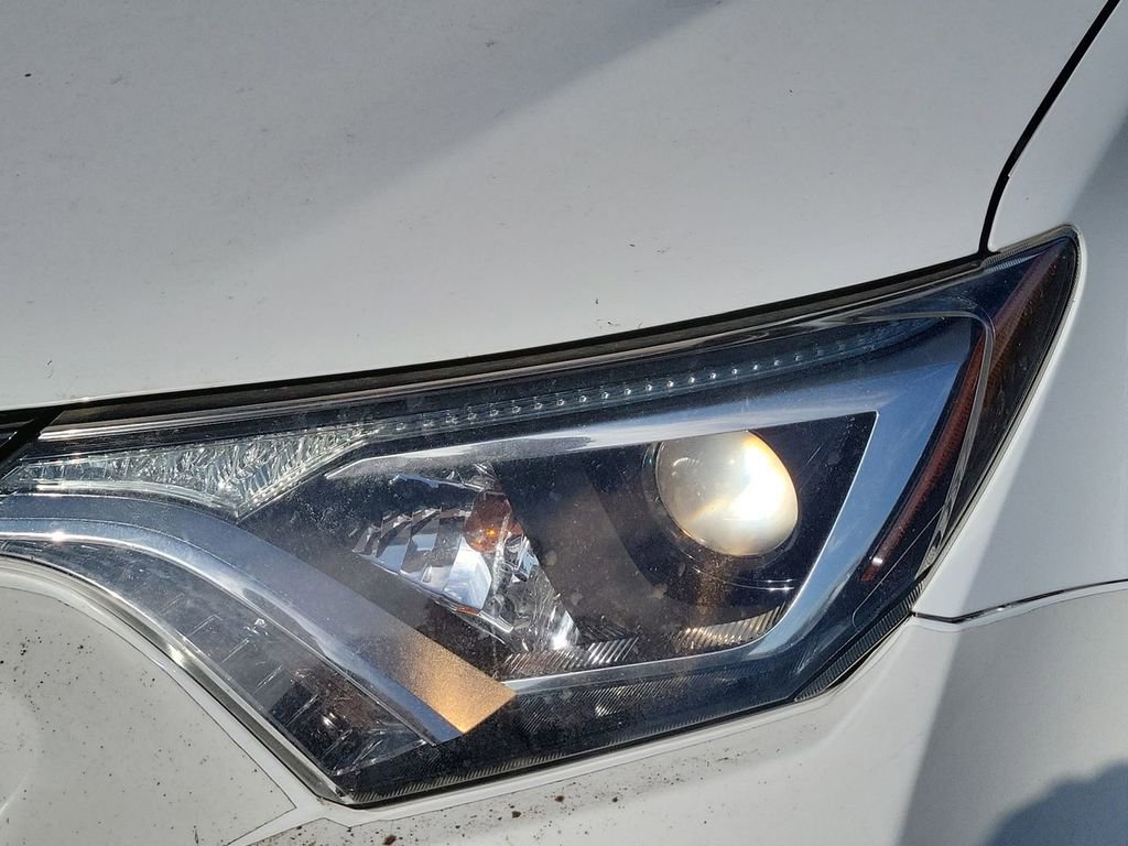 Used 2017 Toyota RAV4 XLE w/ All Weather Liner Package AWD/4WD image 21