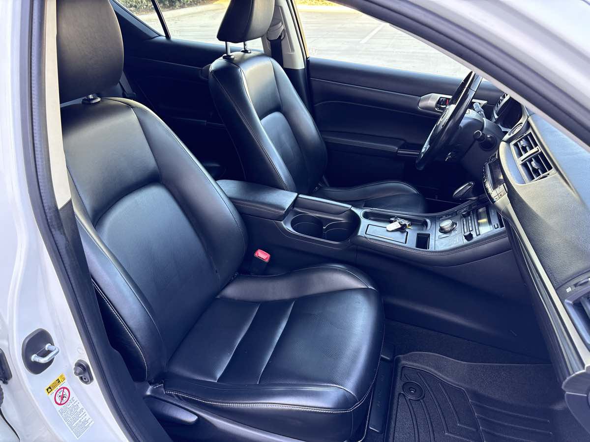 Used 2015 Lexus CT 200h FWD image 16