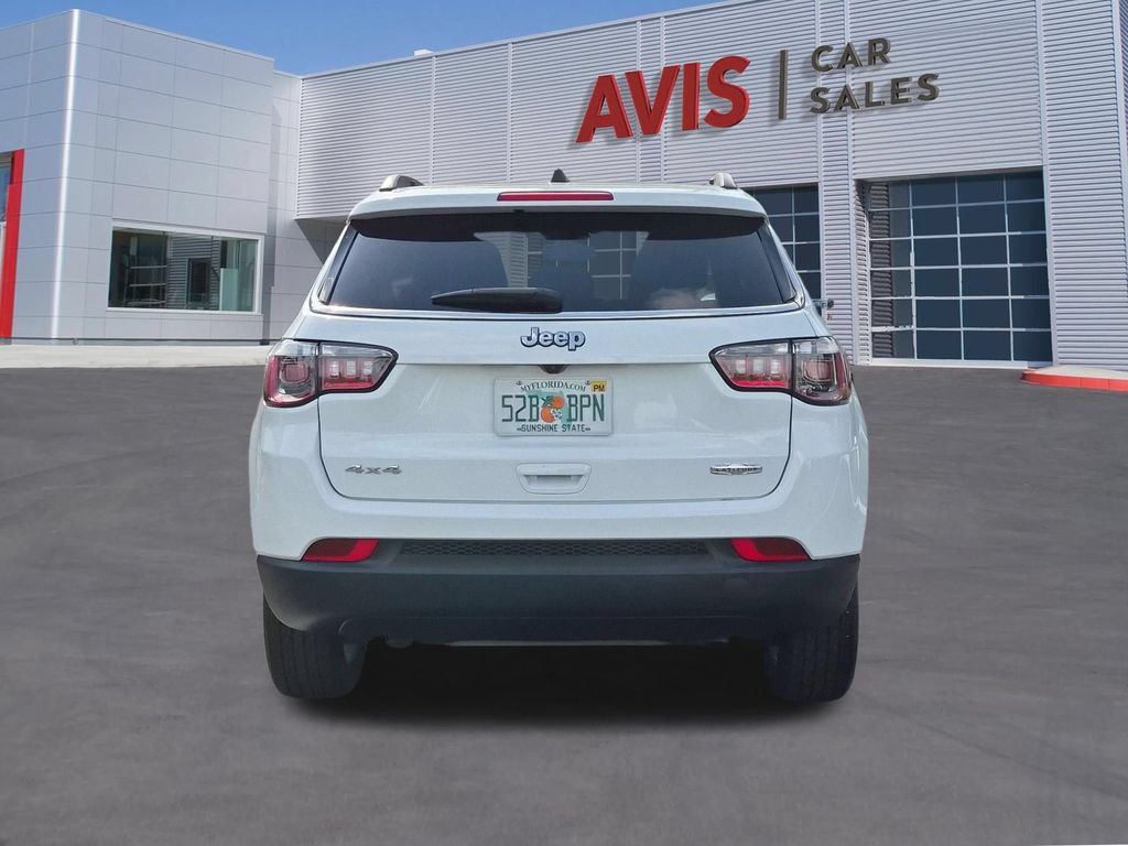 Used 2025 Jeep Compass Latitude w/ Sun & Sound Group AWD/4WD image 7