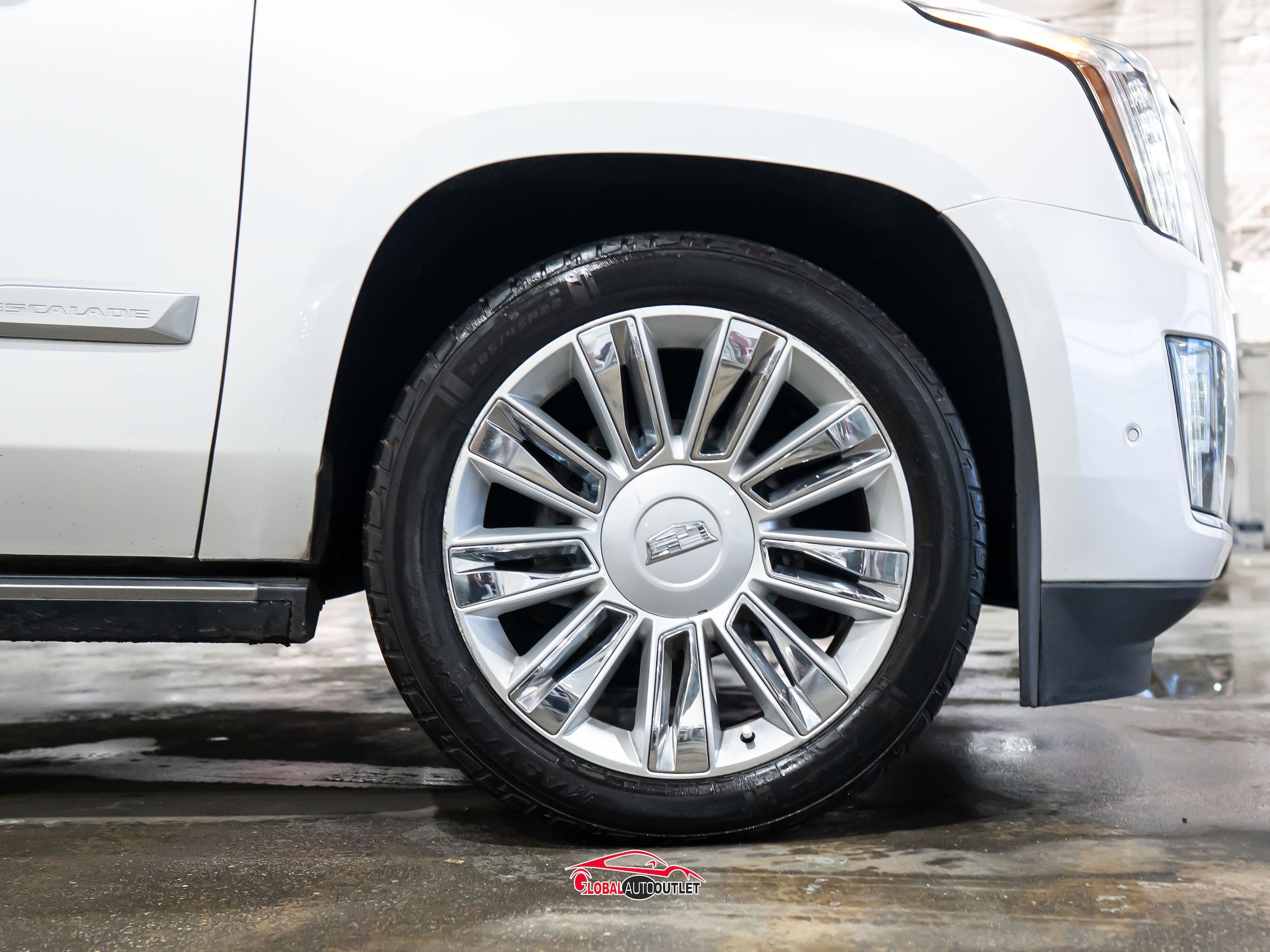 Used 2018 Cadillac Escalade ESV Platinum AWD/4WD image 9
