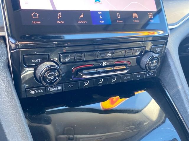 Used 2023 Jeep Grand Cherokee Limited image 14