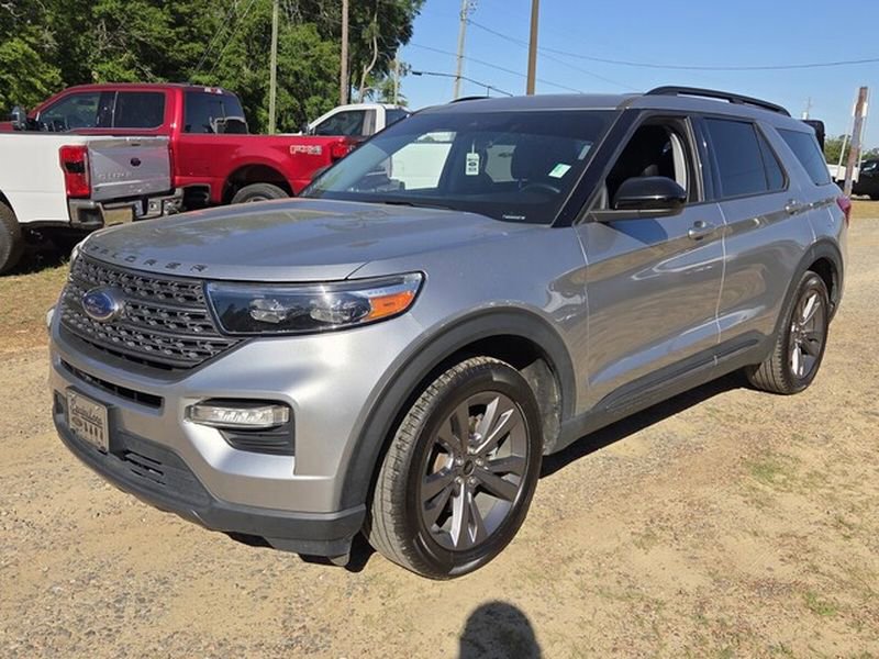 Used 2022 Ford Explorer XLT w/ Equipment Group 202A RWD image 4