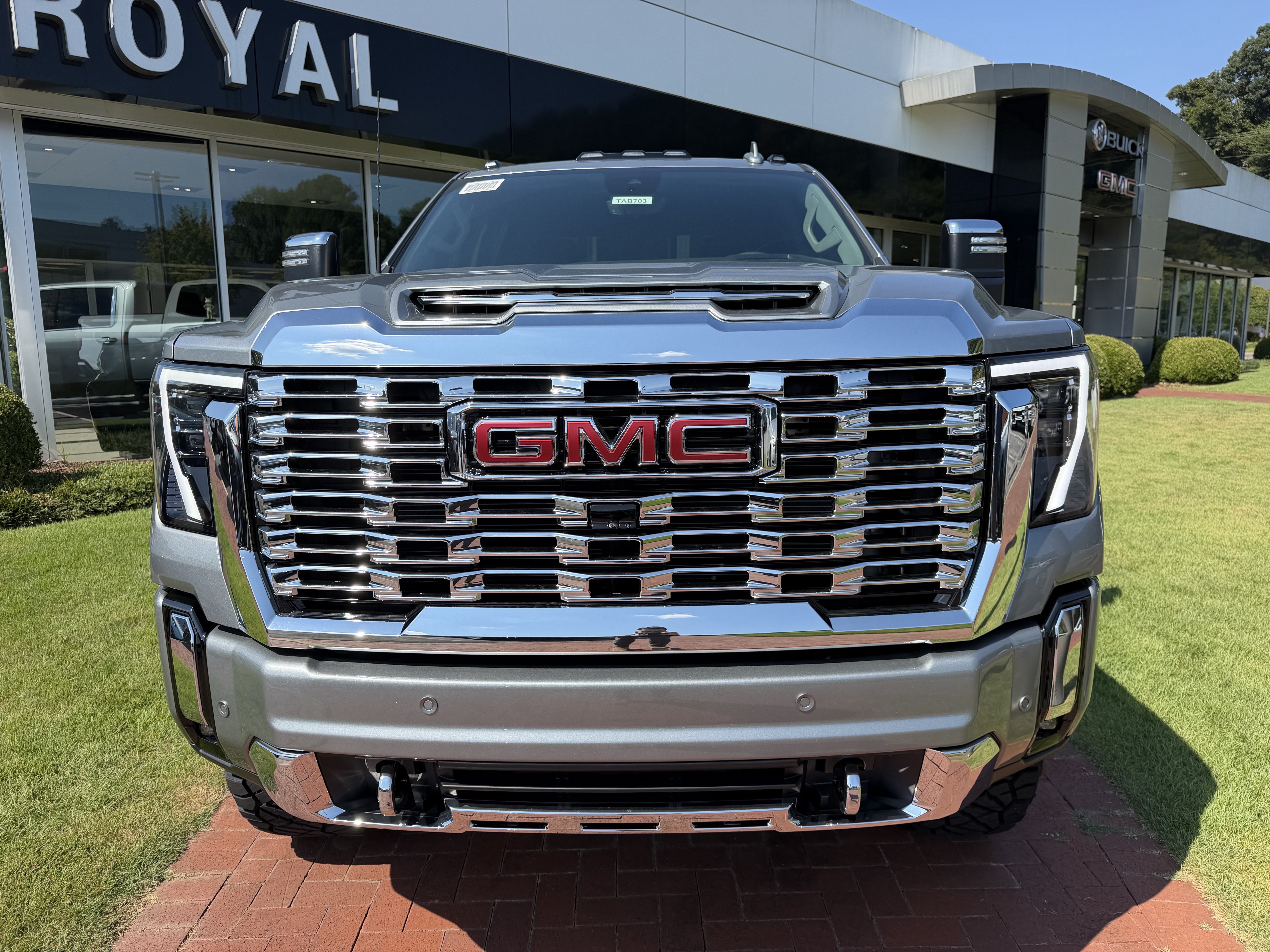 New 2026 GMC Sierra 2500 Denali w/ Denali Reserve Package AWD/4WD image 2