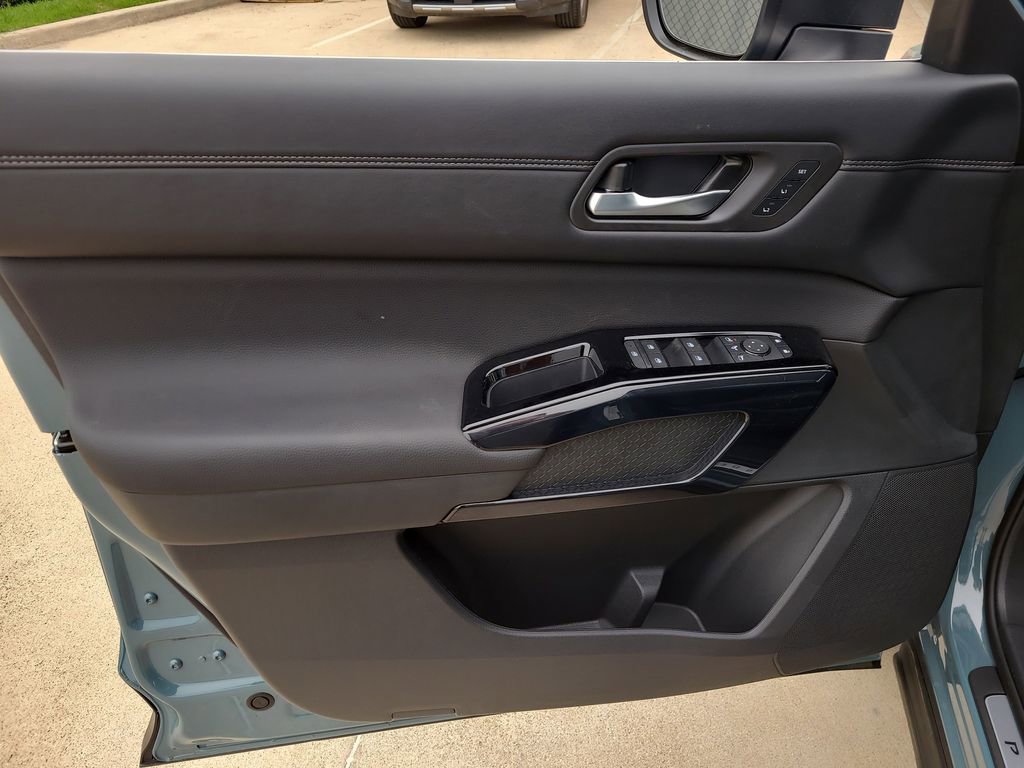 New 2026 Nissan Pathfinder Platinum FWD image 15