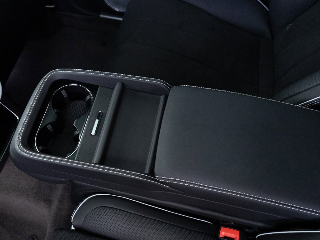 Used 2025 Bentley Bentayga image 26