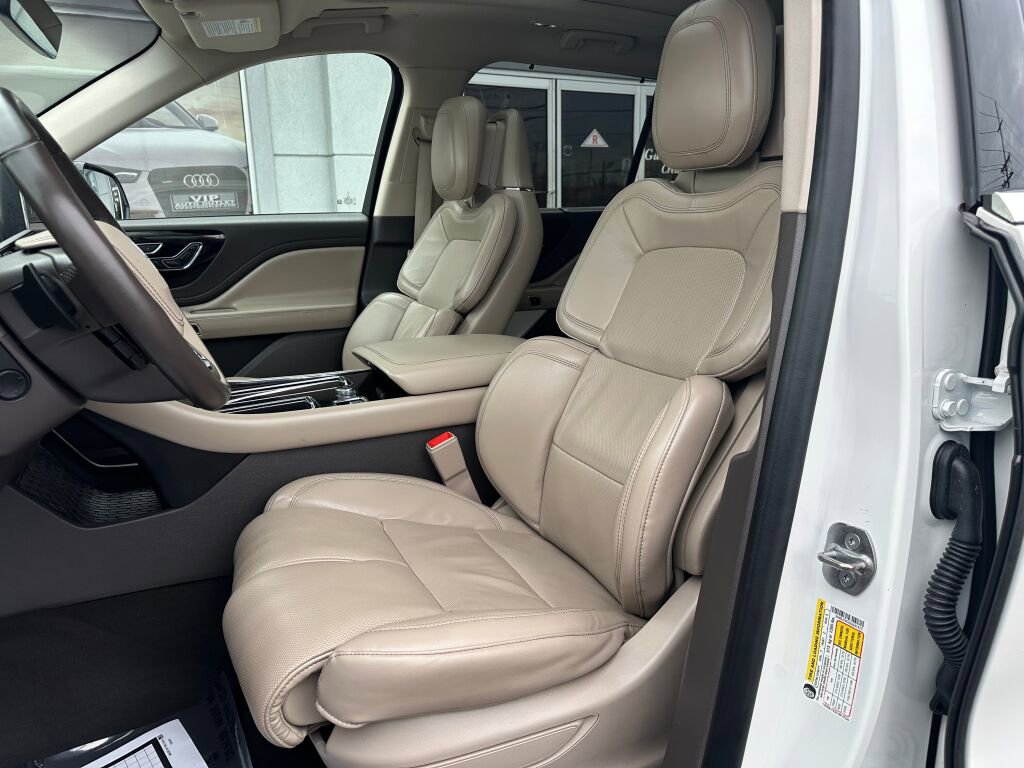Used 2020 Lincoln Aviator Reserve w/ Equipment Group 202A image 12