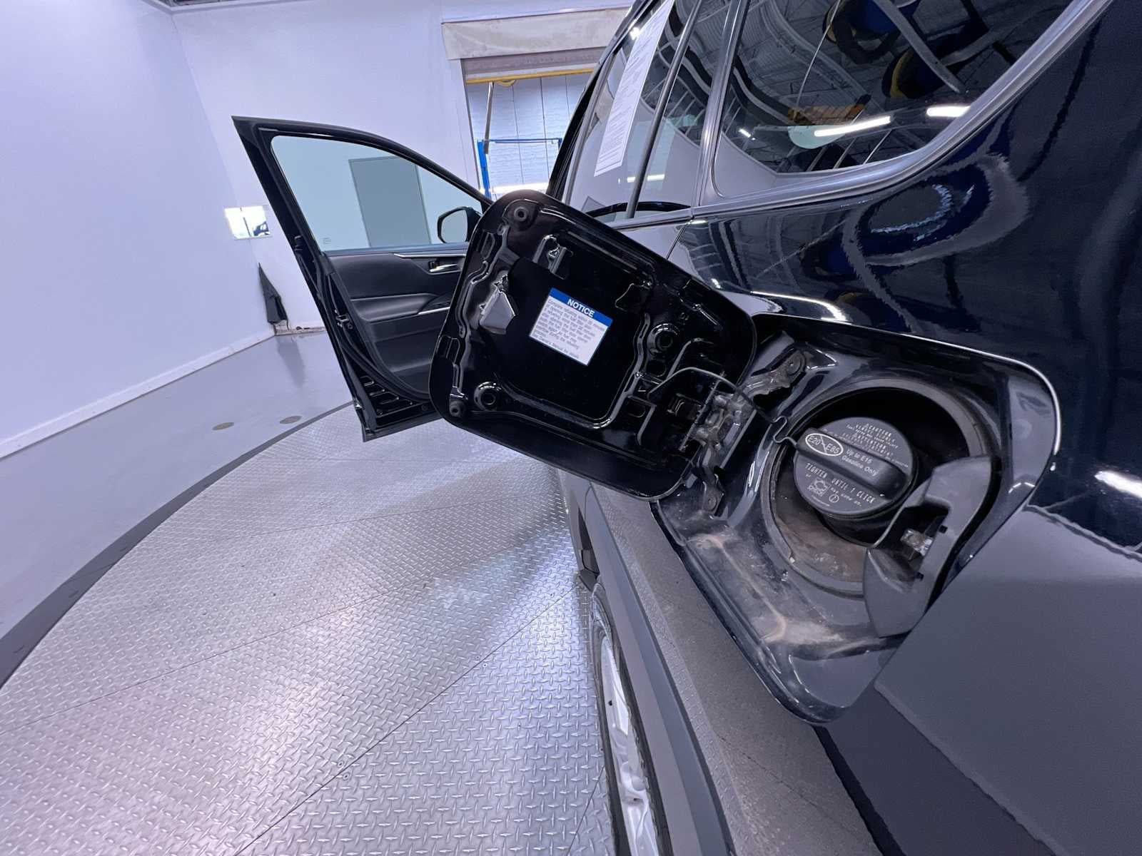 Used 2021 Toyota RAV4 XLE AWD/4WD image 41